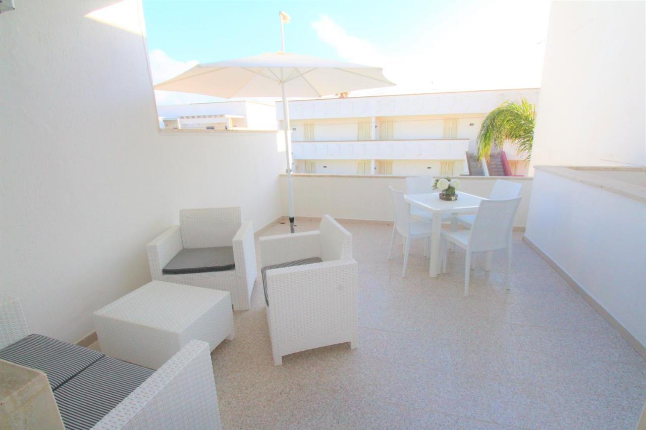 Appartamento A 150 M Dal Mare Climatizzato Con Bellissimo Patio Esterno Torre Pali Exterior foto