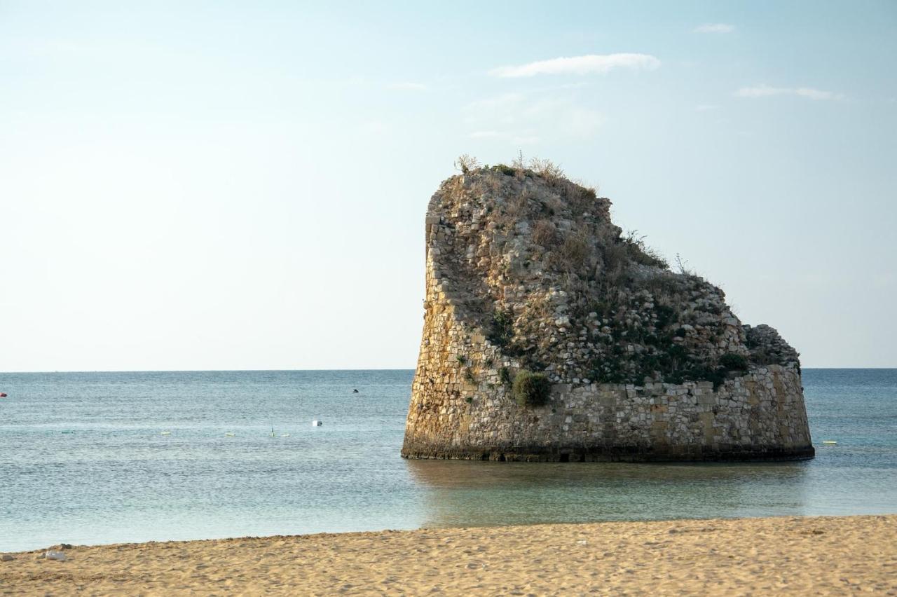 Appartamento A 150 M Dal Mare Climatizzato Con Bellissimo Patio Esterno Torre Pali Exterior foto
